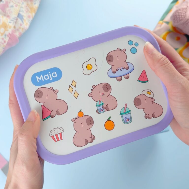 Lilla matboks med navn og capybara design