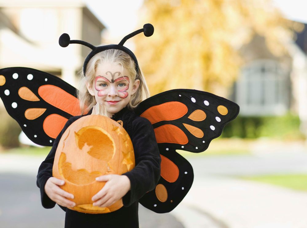 Tips til årets halloweenfeiring! 2 Jente utkledd som sommerfugl på halloween
