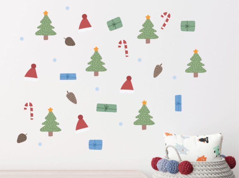 veggklistremerker med juletre, gaver , nissehatt