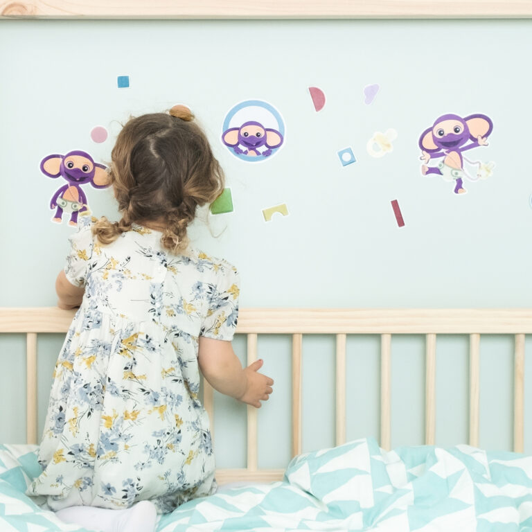 Fantus wallstickers over barneseng