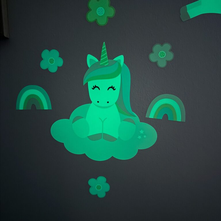 Selvlysende enhjørning wallstickers til barnerom