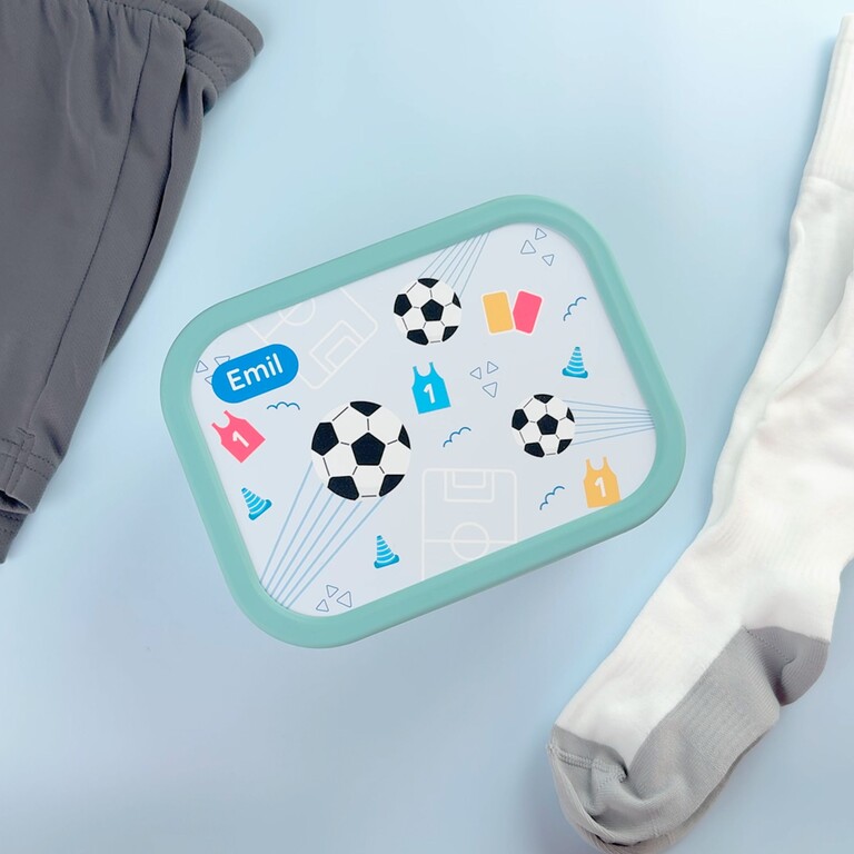 Matboks med fotballmotiv og navn